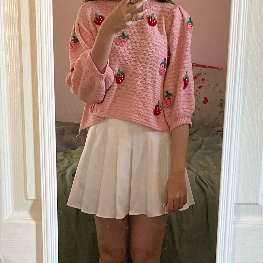 Size small-Pink strawberry embroidery puff sleeve knitted crochet sweater
